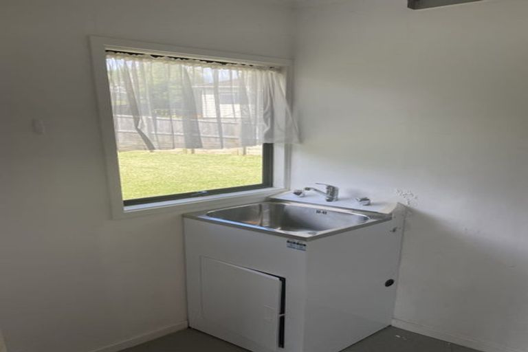 Photo of property in 11 Santiago Crescent, Unsworth Heights, Auckland, 0632