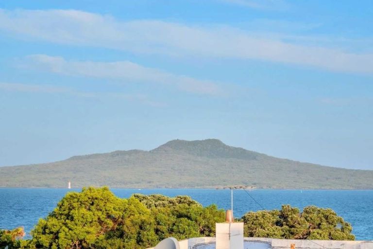 Photo of property in 1/9 Earnoch Avenue, Takapuna, Auckland, 0622