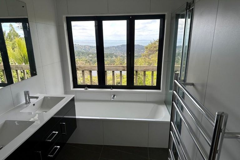 Photo of property in 168a Scenic Drive, Titirangi, Auckland, 0604