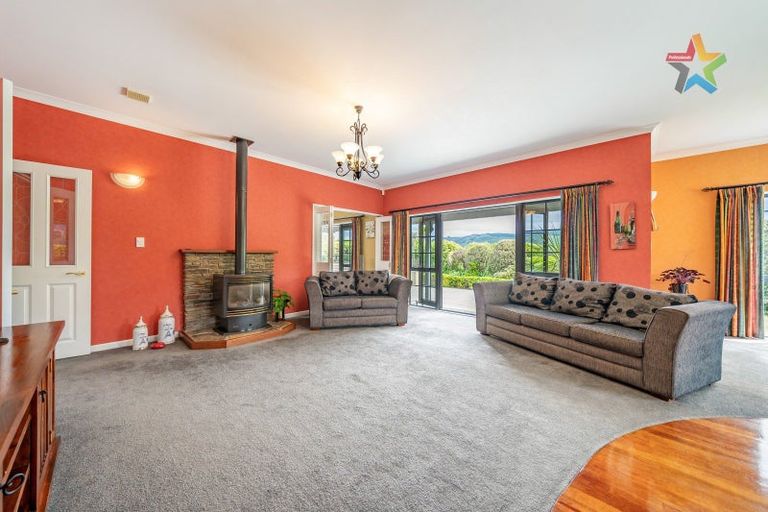 Photo of property in 6a Marua Palm Grove, Timberlea, Upper Hutt, 5018