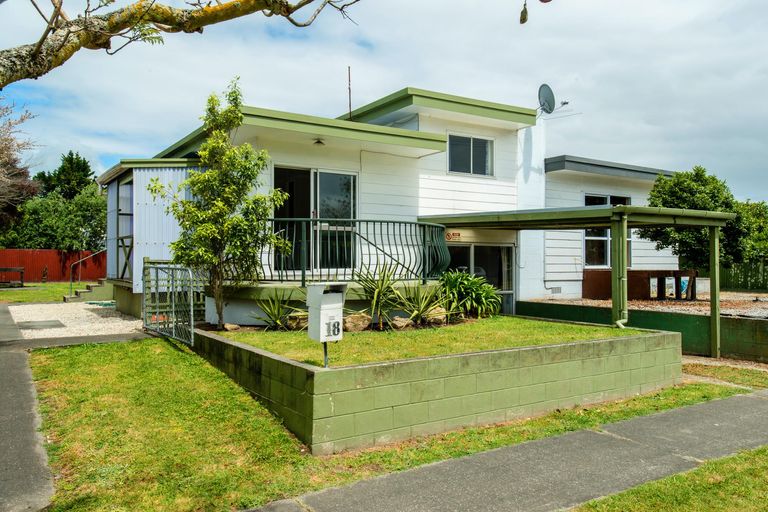 Photo of property in 18 Root Street, Gisborne, 4010