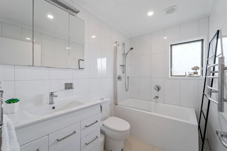 Photo of property in 1/20 Waiau Street, Torbay, Auckland, 0630