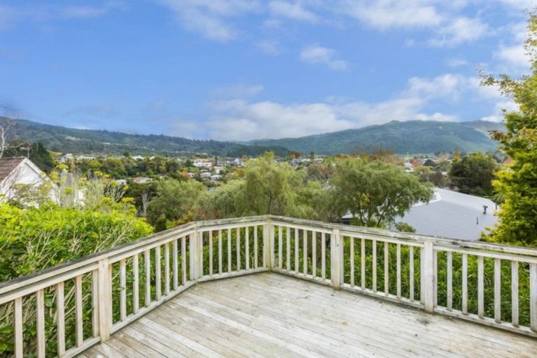 Photo of property in 29 Blue Mountains Road, Silverstream, Upper Hutt, 5019