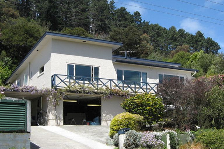 Photo of property in 21 Milton Terrace, Picton, 7220