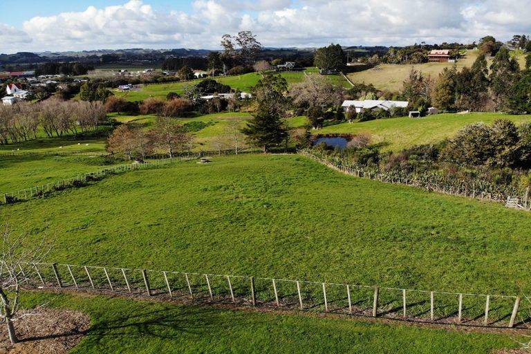 Photo of property in 33 Osbaldiston Lane, Kaukapakapa, 0873