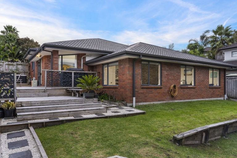 Photo of property in 19 William Gamble Drive, Greenhithe, Auckland, 0632