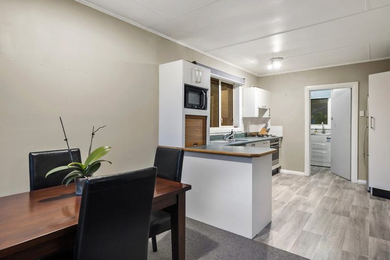 Photo of property in 86 Hocken Street, Kenmure, Dunedin, 9011