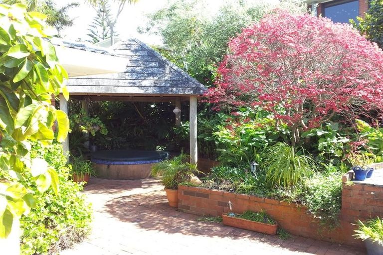 Photo of property in 54 Beach Road, Castor Bay, Auckland, 0620