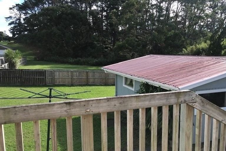 Photo of property in 10 Barnfield Place, Glendene, Auckland, 0602