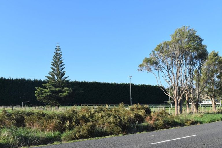 Photo of property in 43 Waikawa Beach Road, Manakau, 5573