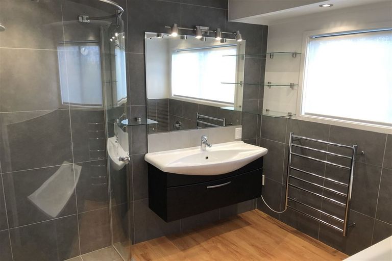 Photo of property in 5 Towra Place, Botany Downs, Auckland, 2010