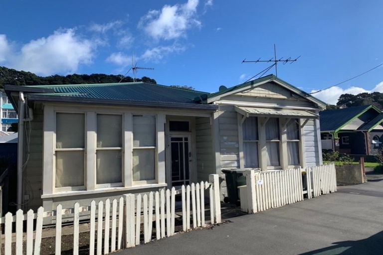 Photo of property in 74 Kilbirnie Crescent, Kilbirnie, Wellington, 6022