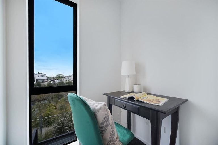 Photo of property in 1 Tukauri Place, Papakura, 2110