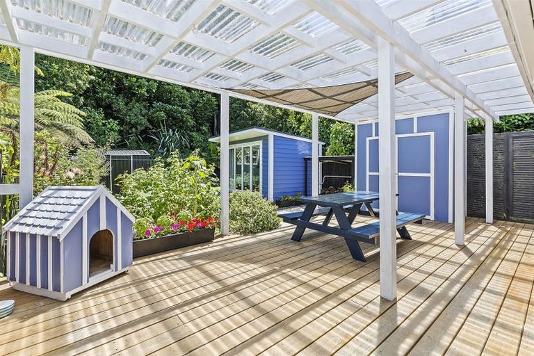 Photo of property in 65 Airlie Road, Plimmerton, Porirua, 5026