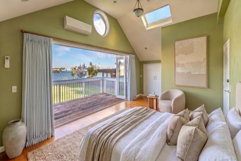 Photo of property in 9 Norwood Road, Bayswater, Auckland, 0622