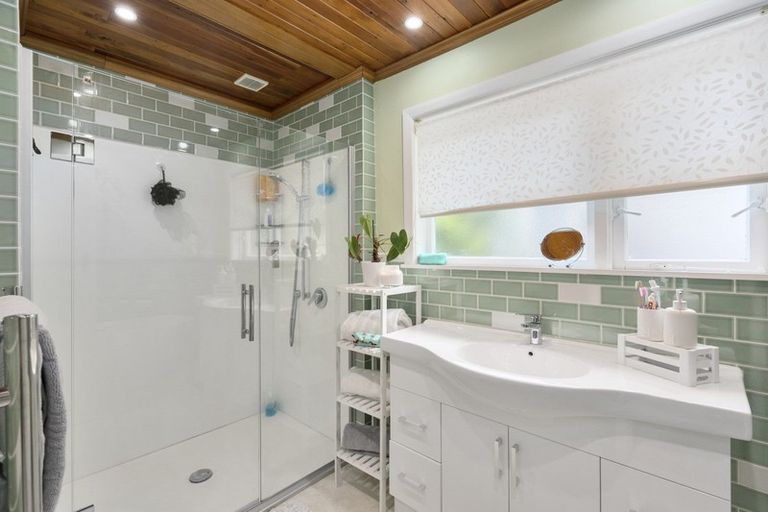 Photo of property in 33 Peel Place, Wainuiomata, Lower Hutt, 5014