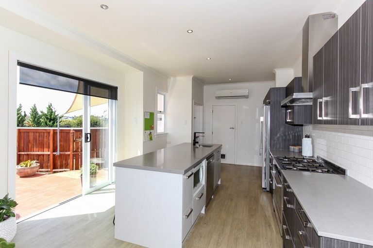 Photo of property in 407 Devon Street West, Lynmouth, New Plymouth, 4310