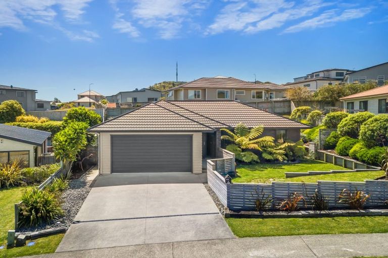 Photo of property in 6 Tasman Close, Aotea, Porirua, 5024