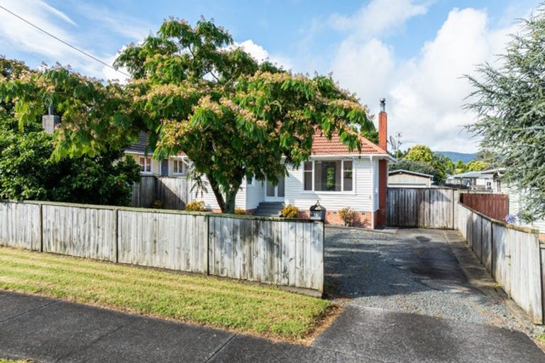 Photo of property in 18 Garelja Road, Henderson, Auckland, 0612