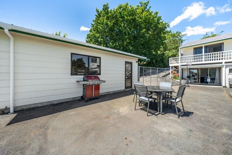 Photo of property in 2 Oaklands Grove, Clouston Park, Upper Hutt, 5018