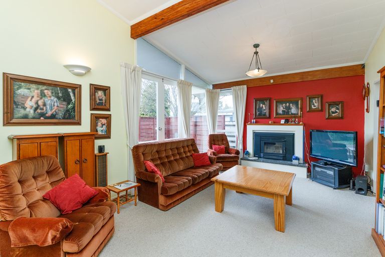 Photo of property in 89 Ruamahanga Crescent, Terrace End, Palmerston North, 4410