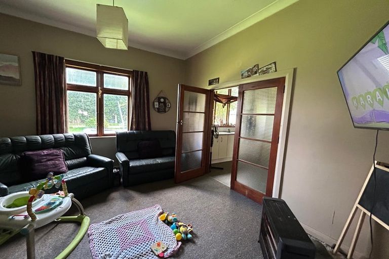 Photo of property in 196 Main Road South, Levin, 5510