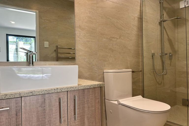 Photo of property in 21 Korokio Lane, Henderson, Auckland, 0612