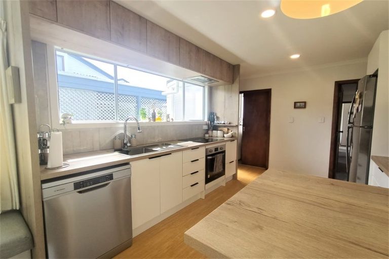 Photo of property in 32 Widmore Drive, Massey, Auckland, 0614