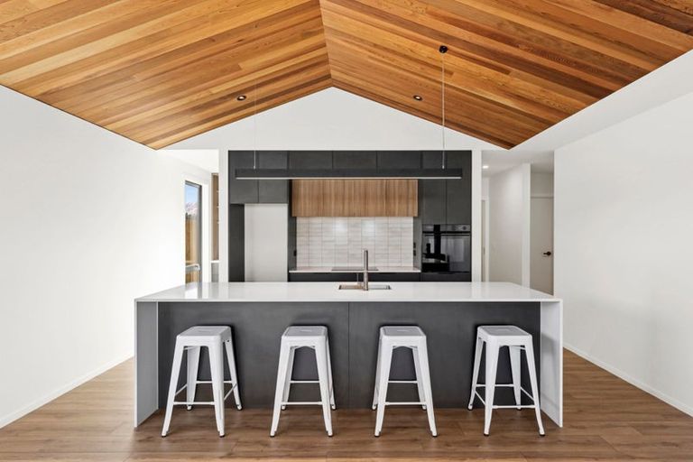 Photo of property in 32 Gillespie Street, Lake Hawea, 9382