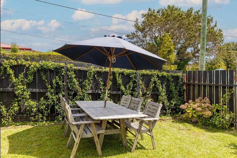 Photo of property in 79 Farquhar Road, Glendene, Auckland, 0602
