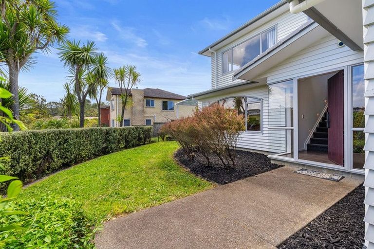 Photo of property in 31 Harrowglen Drive, Northcross, Auckland, 0632
