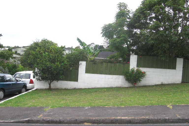 Photo of property in 2/15 Lancelot Place, Glenfield, Auckland, 0629
