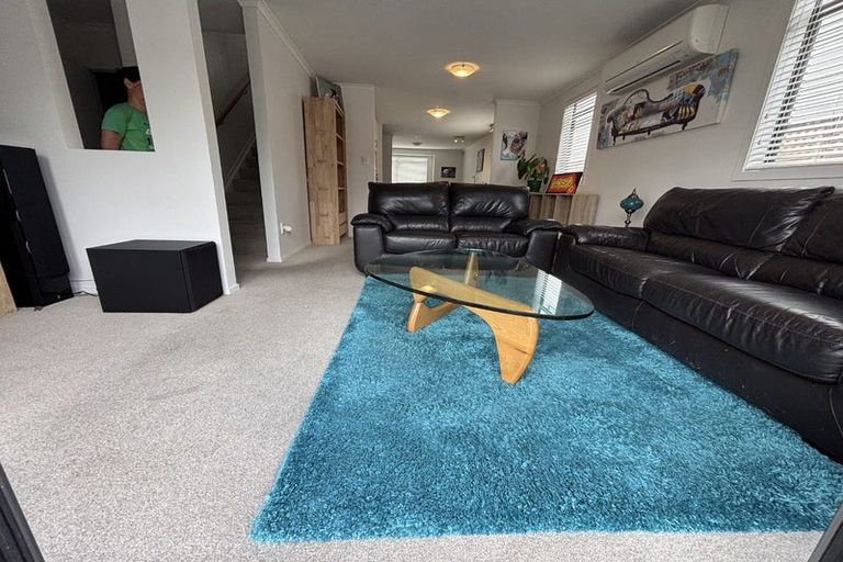 Photo of property in 33 Vinograd Drive, Te Atatu Peninsula, Auckland, 0610