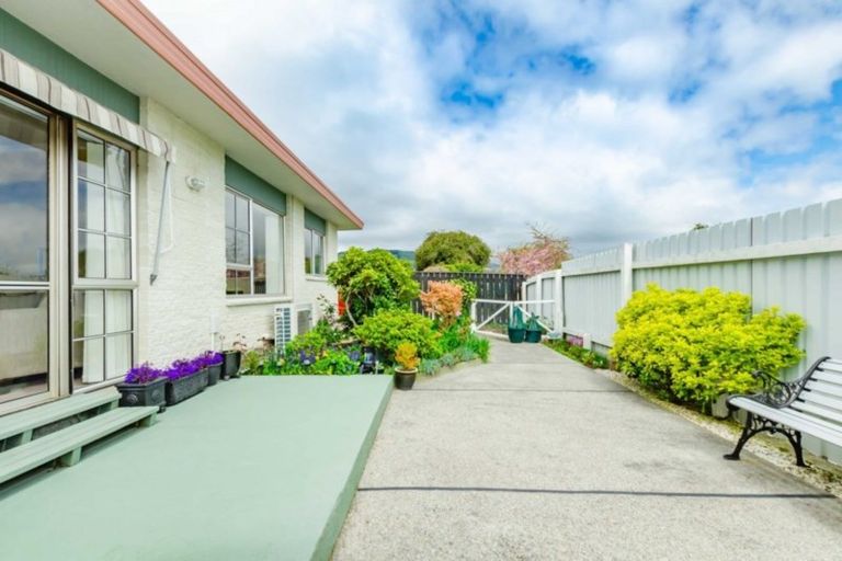 Photo of property in 2a Tawa Street, Inglewood, 4330