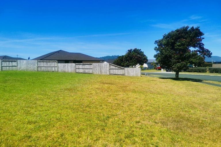 Photo of property in 8 Roto View, One Tree Point, 0118
