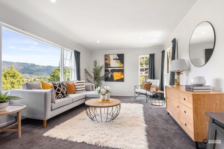 Photo of property in 10 Tiroiti Grove, Stokes Valley, Lower Hutt, 5019