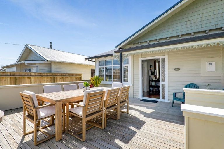 Photo of property in 23 Belt Road, Moturoa, New Plymouth, 4310