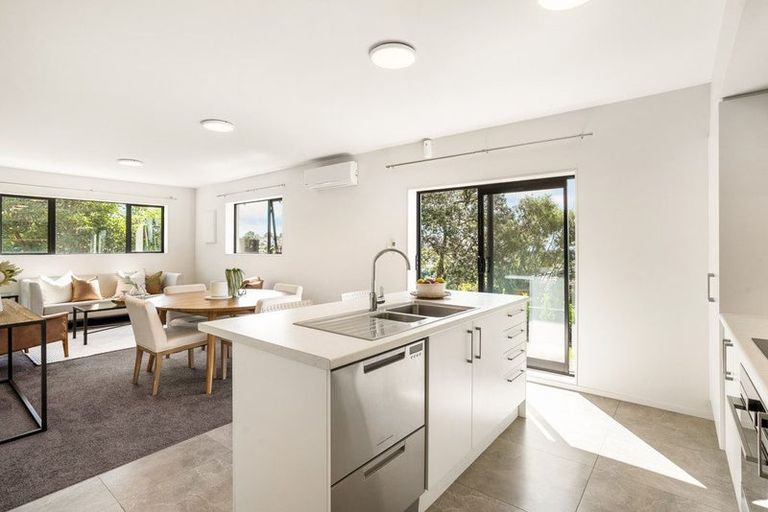 Photo of property in 15 Mcdowell Crescent, Hillcrest, Auckland, 0627