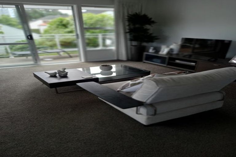 Photo of property in 1/14 Frieston Road, Milford, Auckland, 0620