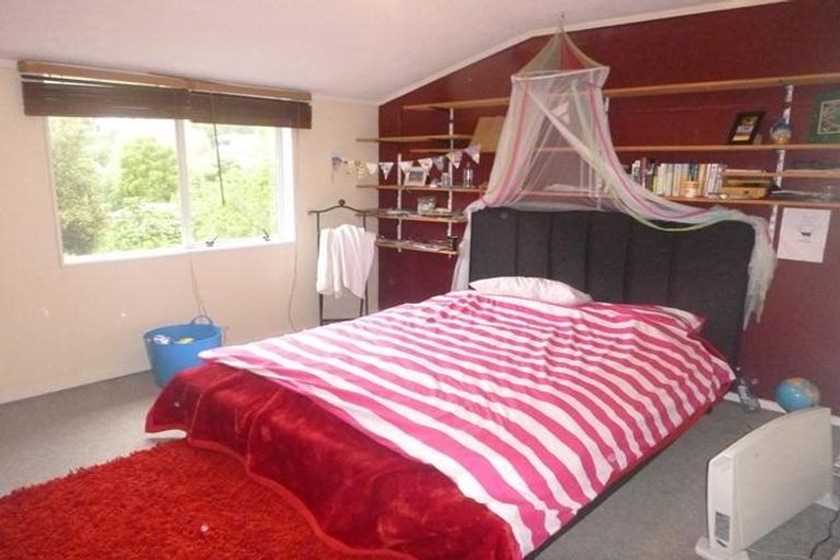 Photo of property in 16 Ngahere Street, Stokes Valley, Lower Hutt, 5019