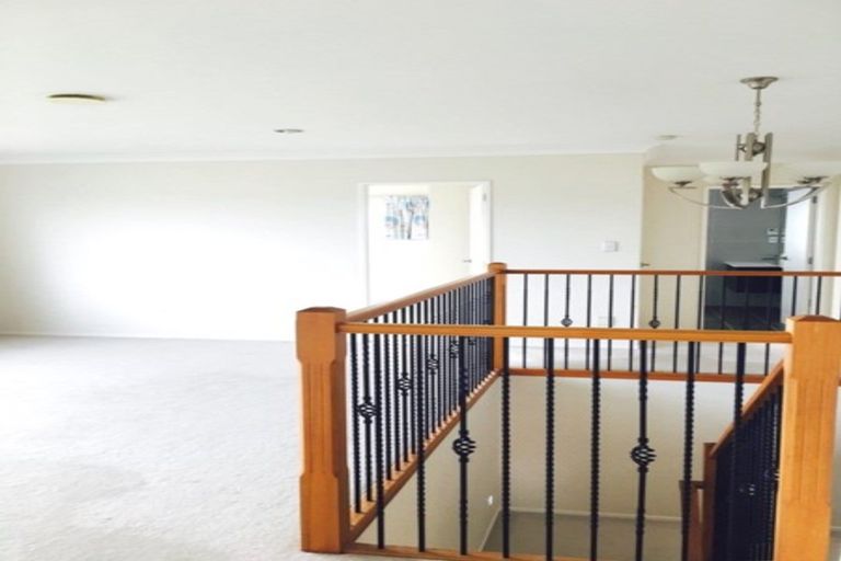 Photo of property in 8 Mulroy Place, Pinehill, Auckland, 0632