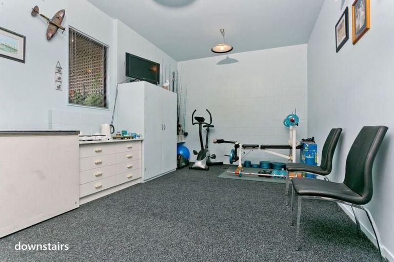 Photo of property in 2/19 Sapphire Place, Bayview, Auckland, 0629
