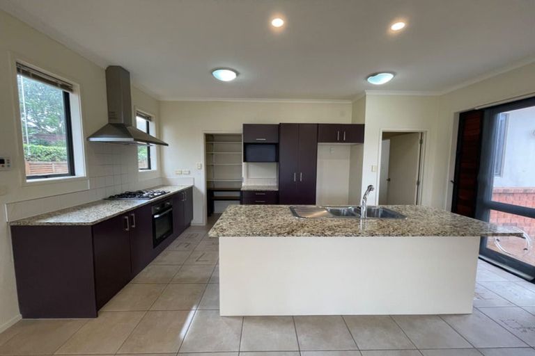 Photo of property in 28 Greenbough Lane, Greenhithe, Auckland, 0632