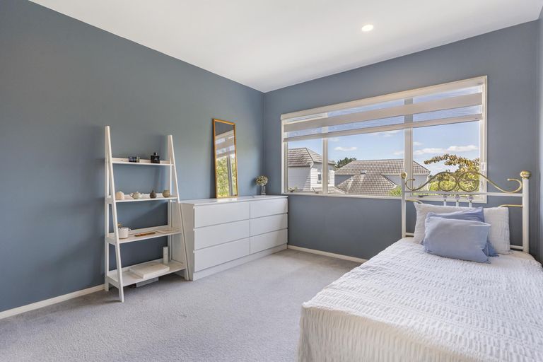 Photo of property in 1/24 Headcorn Place, Botany Downs, Auckland, 2010