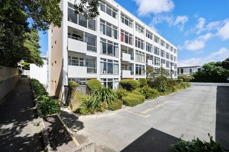 Photo of property in 10/4 Claremont Grove, Mount Victoria, Wellington, 6011