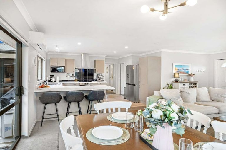 Photo of property in 34 Dahlstrom Grove, Kelvin Grove, Palmerston North, 4414