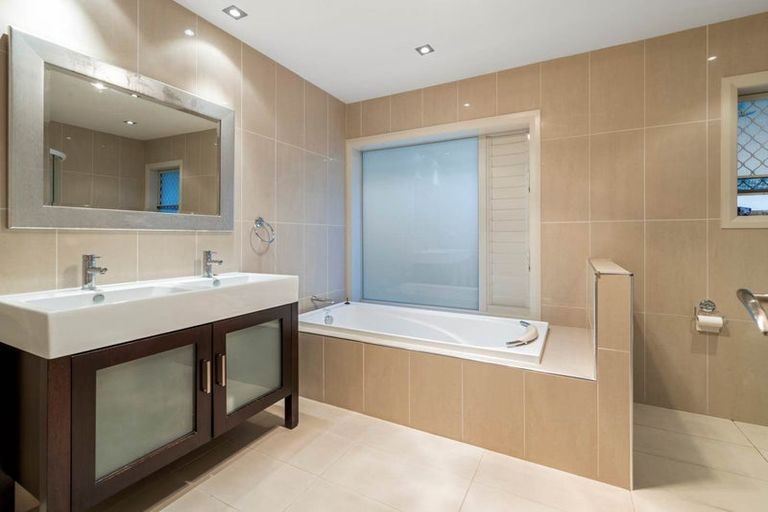 Photo of property in 21 William Bryan Drive, Half Moon Bay, Auckland, 2012