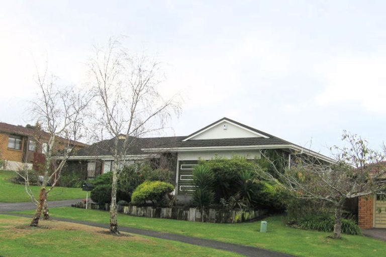 Photo of property in 11 Citation Way, Botany Downs, Auckland, 2010