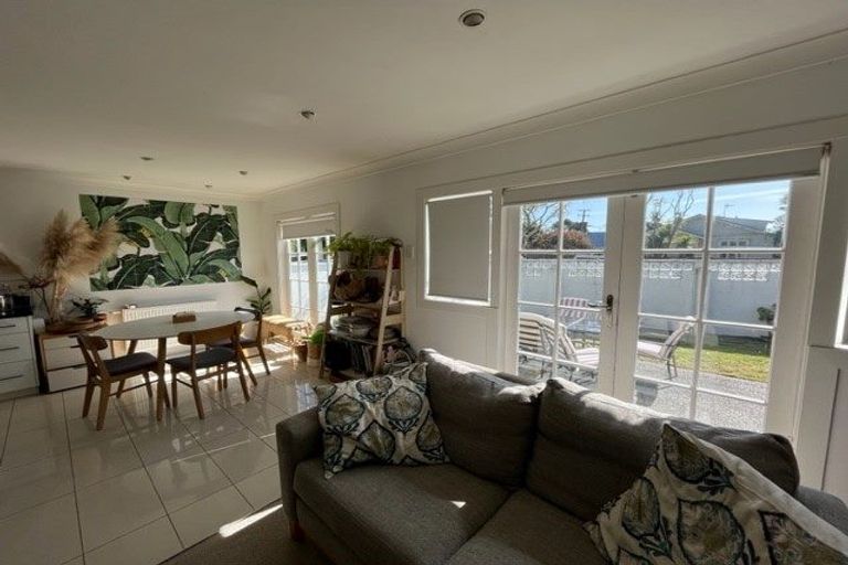Photo of property in 281 Muritai Road, Eastbourne, Lower Hutt, 5013
