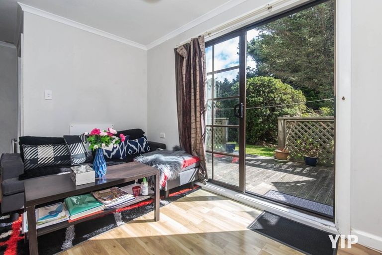 Photo of property in 48 Edgecombe Street, Newlands, Wellington, 6037